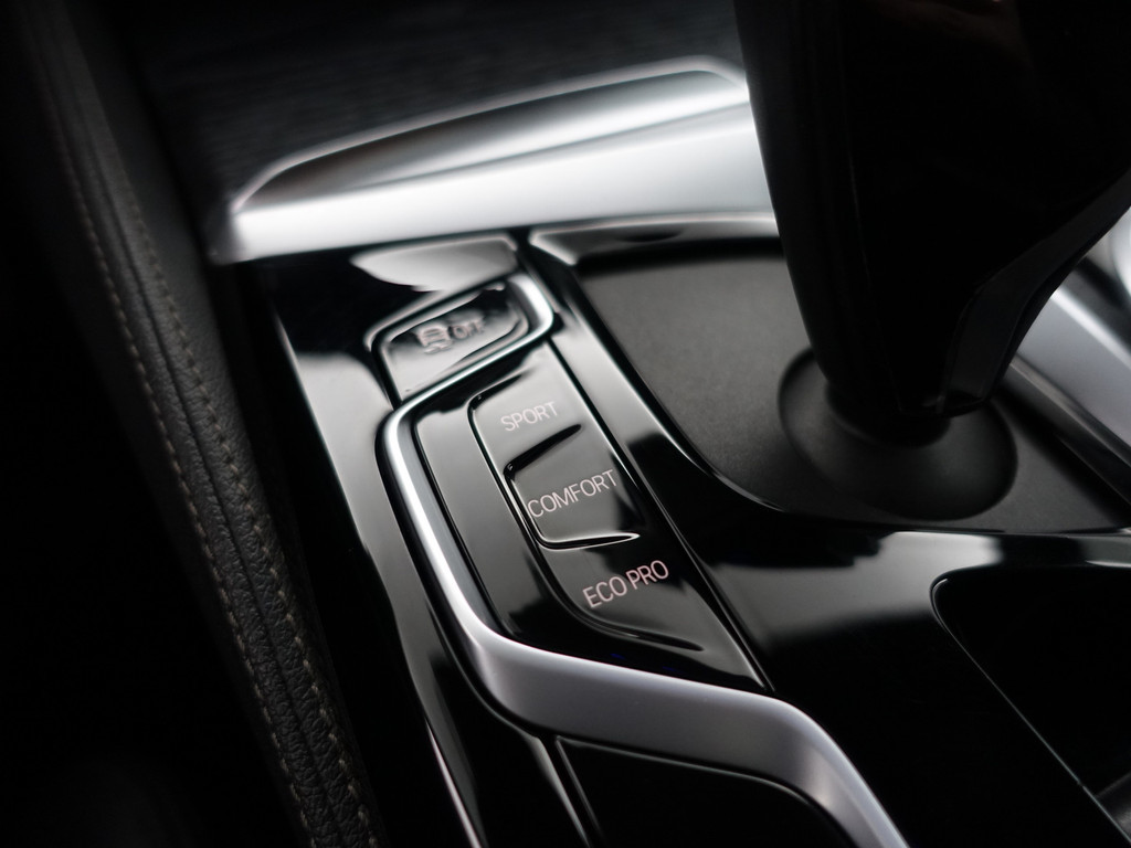 
BMW 5 Serie 530i M Performance Aut- Schuifdak, Sport Uitlaat, Sfeerverlichting, Head Up, Memory Seats, Laser Led vol									