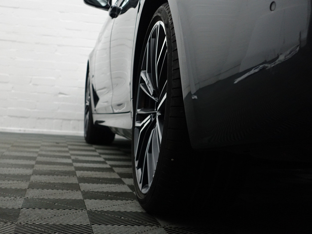 
BMW 5 Serie 530i M Performance Aut- Schuifdak, Sport Uitlaat, Sfeerverlichting, Head Up, Memory Seats, Laser Led vol									