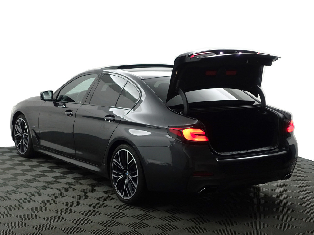
BMW 5 Serie 530i M Performance Aut- Schuifdak, Sport Uitlaat, Sfeerverlichting, Head Up, Memory Seats, Laser Led vol									