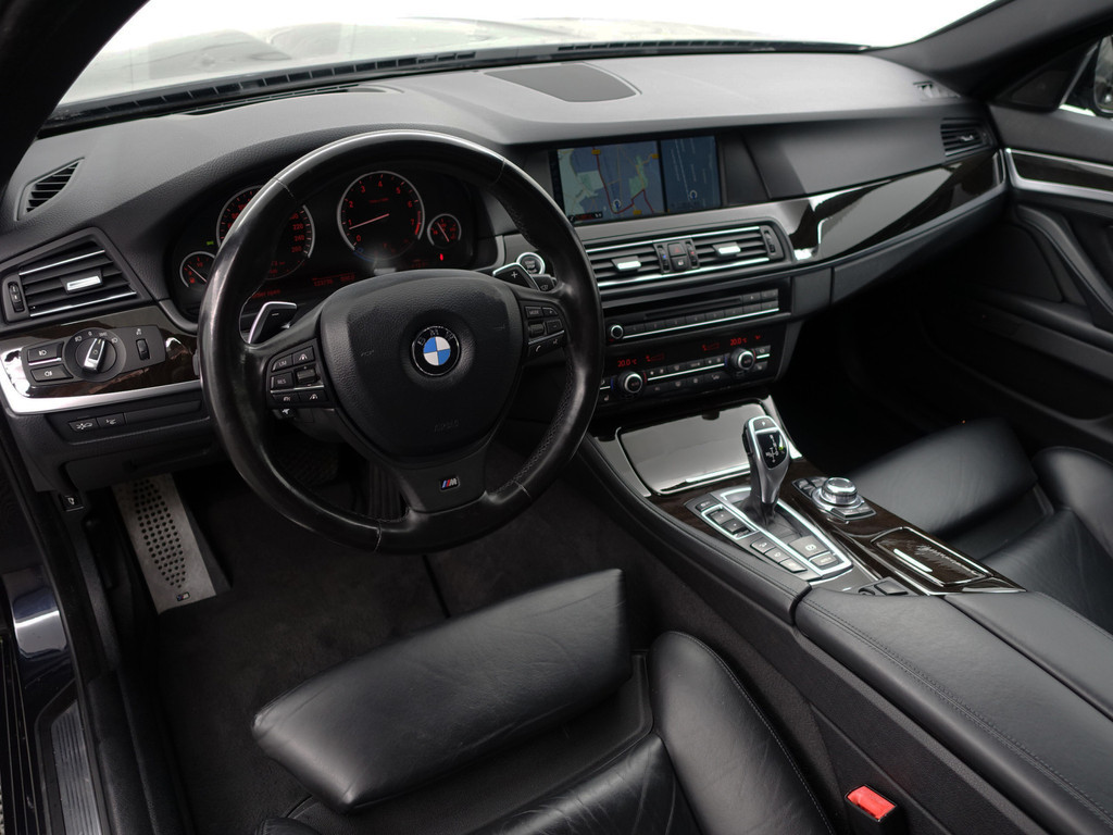 
								BMW 5 Serie 550xi M Sport Aut- Dealer Onderhouden, Soft Close, Schuifdak, Head Up, Memory, Xenon Led, Camera vol									