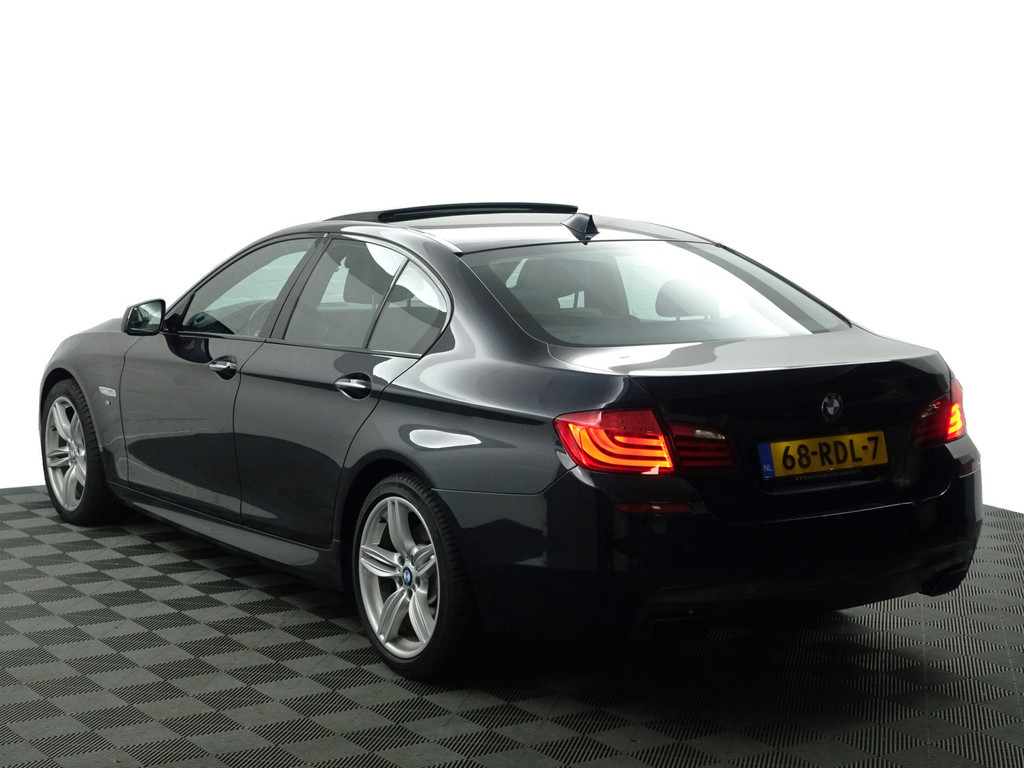 
								BMW 5 Serie 550xi M Sport Aut- Dealer Onderhouden, Soft Close, Schuifdak, Head Up, Memory, Xenon Led, Camera vol									