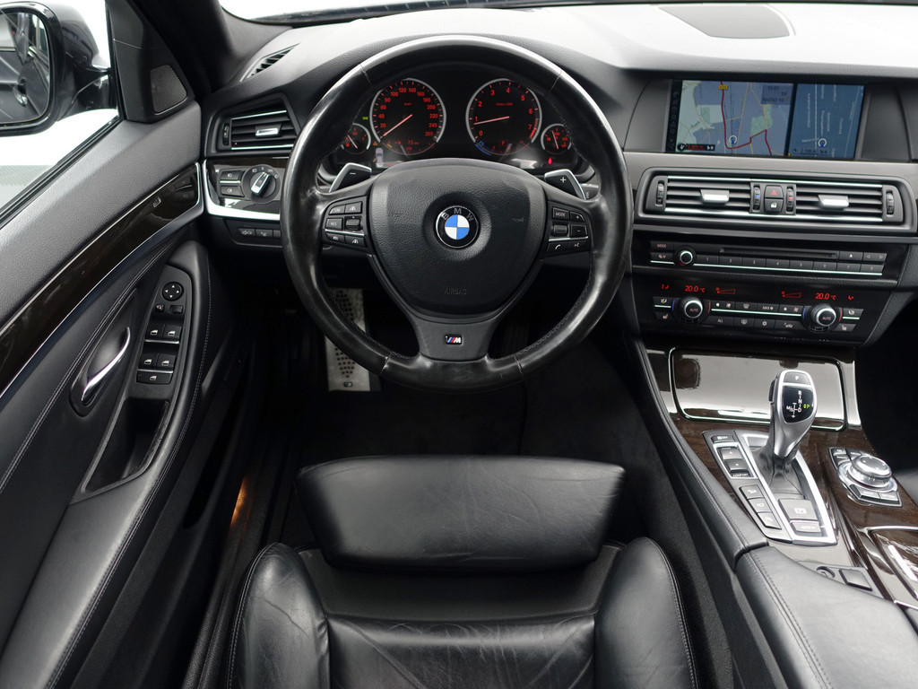 
								BMW 5 Serie 550xi M Sport Aut- Dealer Onderhouden, Soft Close, Schuifdak, Head Up, Memory, Xenon Led, Camera vol									