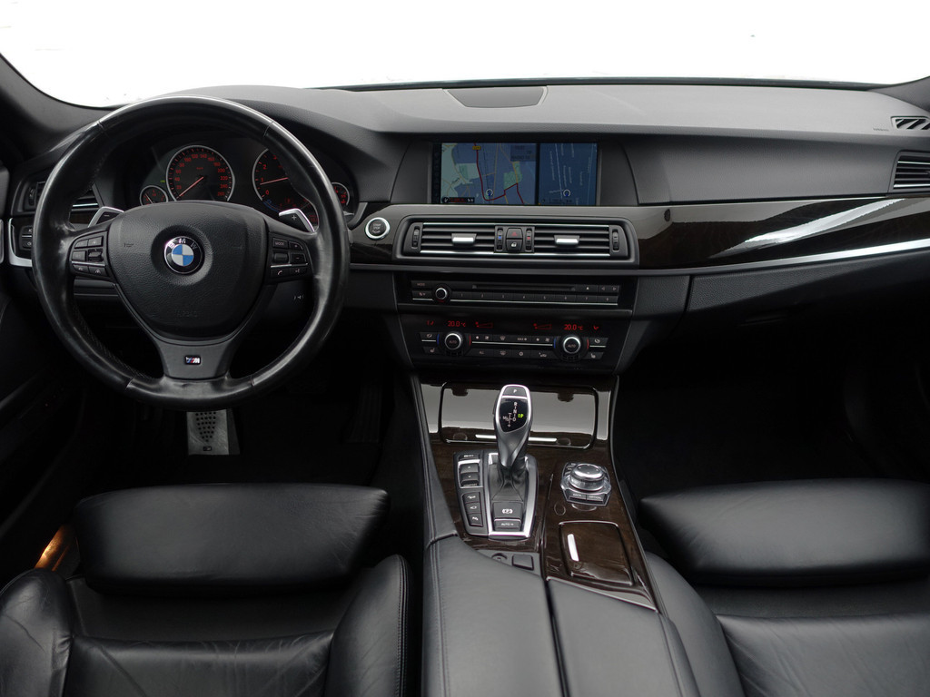
								BMW 5 Serie 550xi M Sport Aut- Dealer Onderhouden, Soft Close, Schuifdak, Head Up, Memory, Xenon Led, Camera vol									