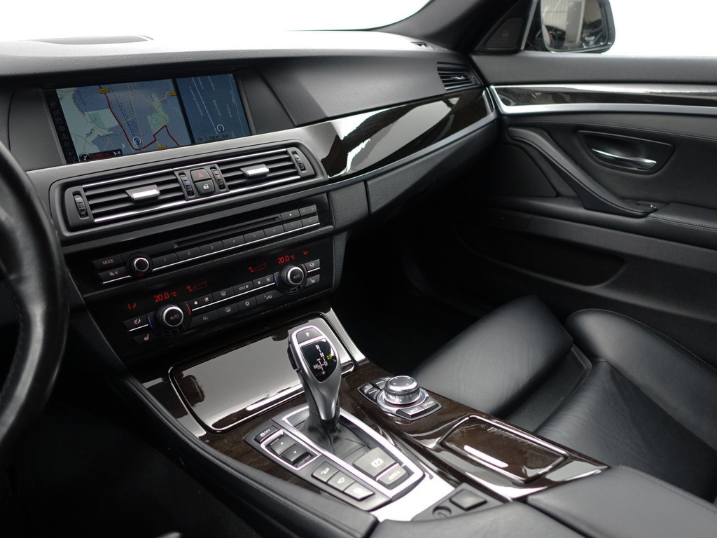 
								BMW 5 Serie 550xi M Sport Aut- Dealer Onderhouden, Soft Close, Schuifdak, Head Up, Memory, Xenon Led, Camera vol									