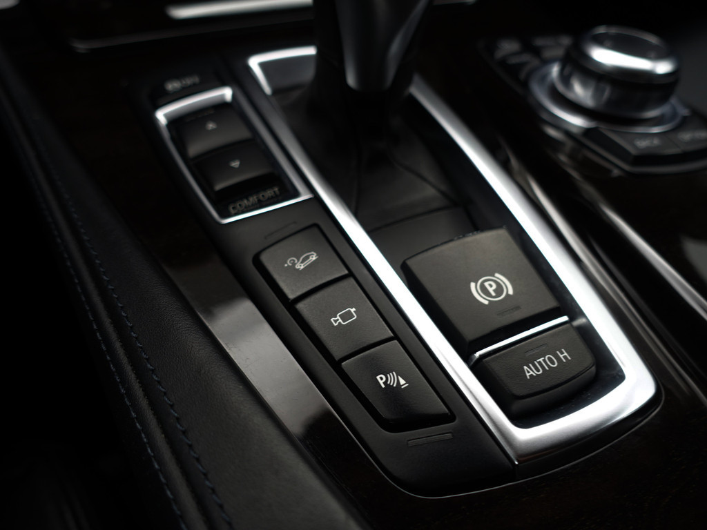 
								BMW 5 Serie 550xi M Sport Aut- Dealer Onderhouden, Soft Close, Schuifdak, Head Up, Memory, Xenon Led, Camera vol									