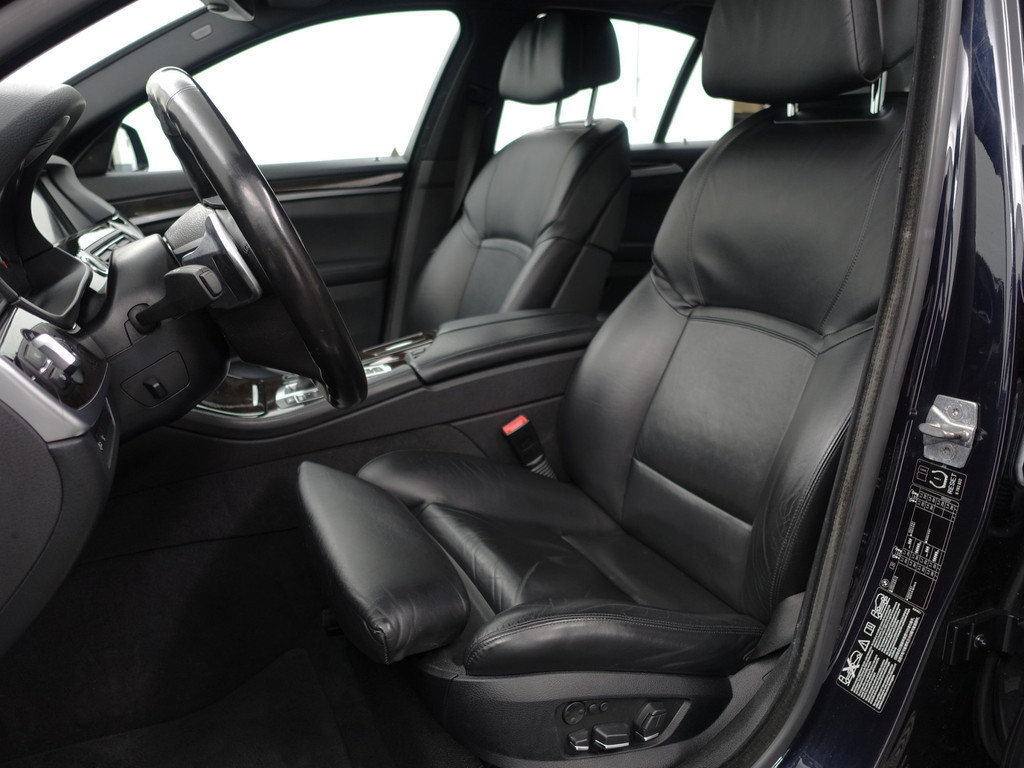 
								BMW 5 Serie 550xi M Sport Aut- Dealer Onderhouden, Soft Close, Schuifdak, Head Up, Memory, Xenon Led, Camera vol									
