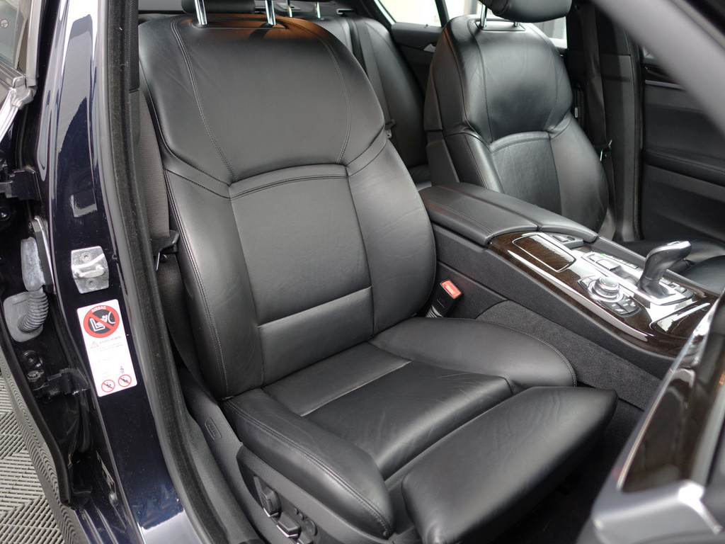 
								BMW 5 Serie 550xi M Sport Aut- Dealer Onderhouden, Soft Close, Schuifdak, Head Up, Memory, Xenon Led, Camera vol									