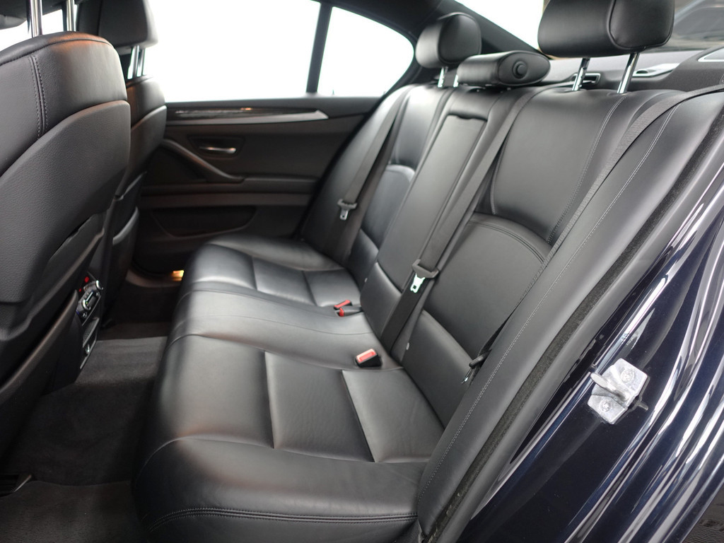 
								BMW 5 Serie 550xi M Sport Aut- Dealer Onderhouden, Soft Close, Schuifdak, Head Up, Memory, Xenon Led, Camera vol									