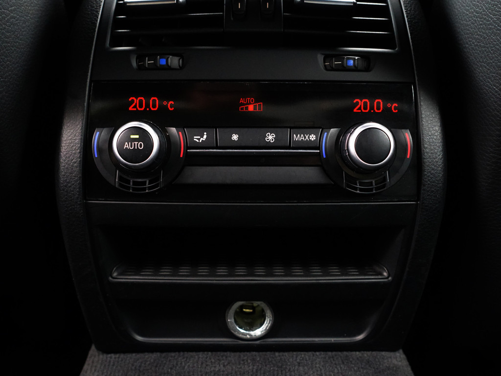 
								BMW 5 Serie 550xi M Sport Aut- Dealer Onderhouden, Soft Close, Schuifdak, Head Up, Memory, Xenon Led, Camera vol									