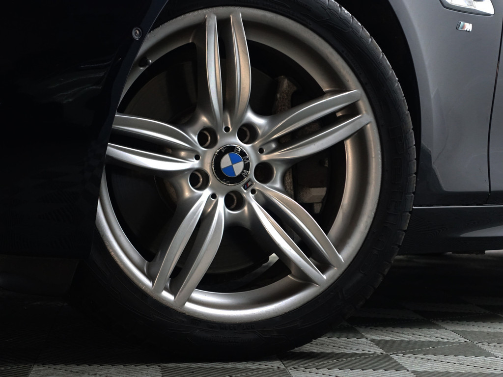 
								BMW 5 Serie 550xi M Sport Aut- Dealer Onderhouden, Soft Close, Schuifdak, Head Up, Memory, Xenon Led, Camera vol									