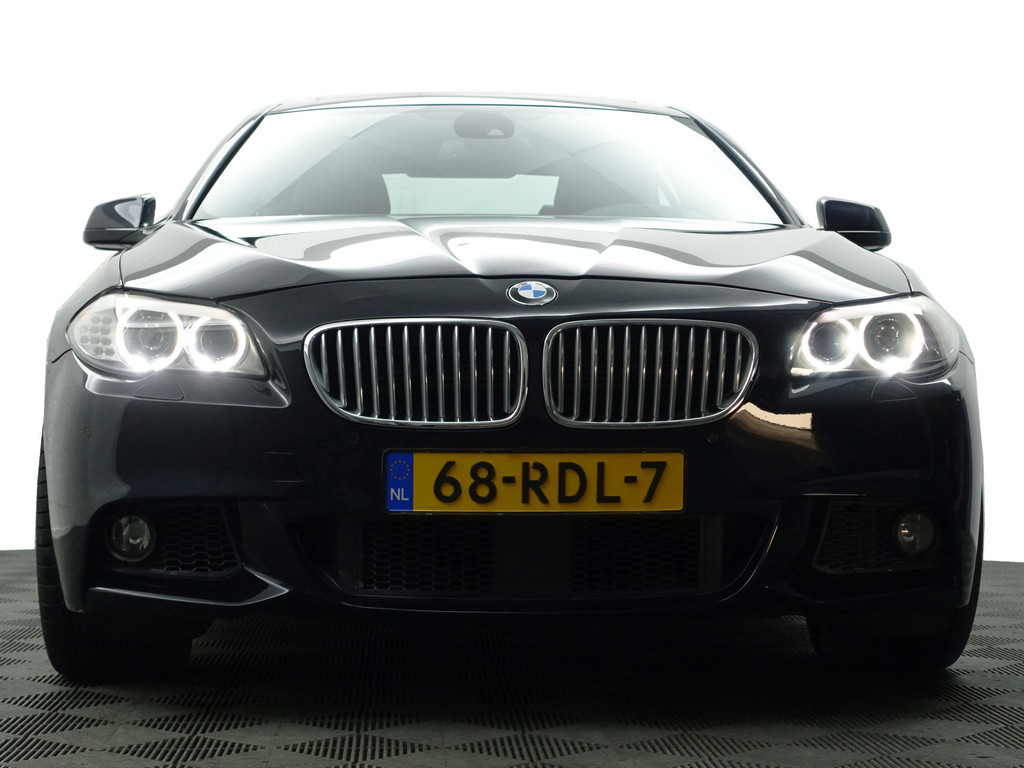 
								BMW 5 Serie 550xi M Sport Aut- Dealer Onderhouden, Soft Close, Schuifdak, Head Up, Memory, Xenon Led, Camera vol									