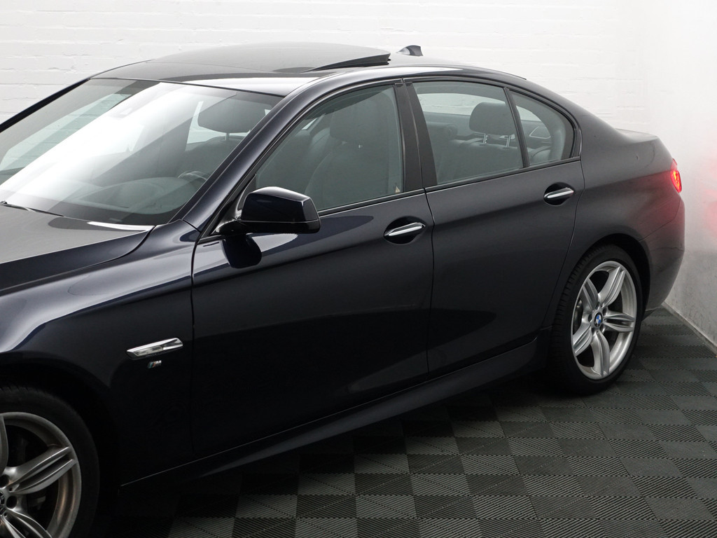 
								BMW 5 Serie 550xi M Sport Aut- Dealer Onderhouden, Soft Close, Schuifdak, Head Up, Memory, Xenon Led, Camera vol									