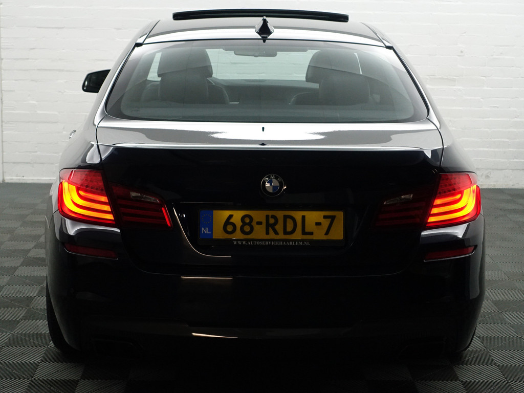 
								BMW 5 Serie 550xi M Sport Aut- Dealer Onderhouden, Soft Close, Schuifdak, Head Up, Memory, Xenon Led, Camera vol									