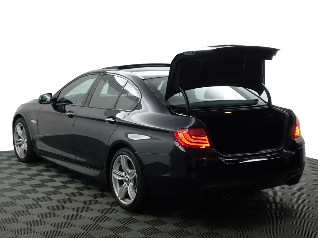 
								BMW 5 Serie 550xi M Sport Aut- Dealer Onderhouden, Soft Close, Schuifdak, Head Up, Memory, Xenon Led, Camera vol									
