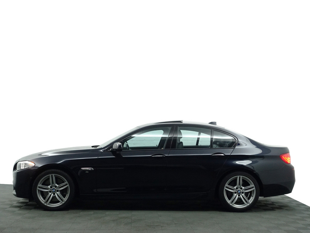
								BMW 5 Serie 550xi M Sport Aut- Dealer Onderhouden, Soft Close, Schuifdak, Head Up, Memory, Xenon Led, Camera vol									
