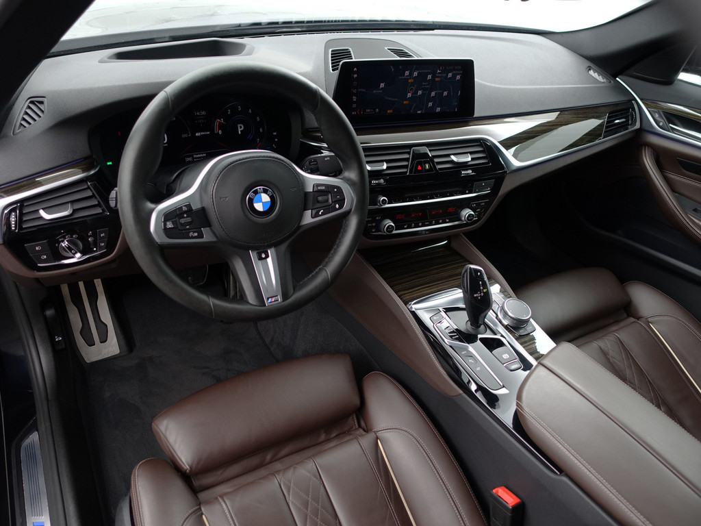 
BMW 5 Serie 530e iPerformance M Sport Aut- Schuifdak, Memory, 360 Camera, Stuur/Stoelverwarming, Sfeerverlichting vol									