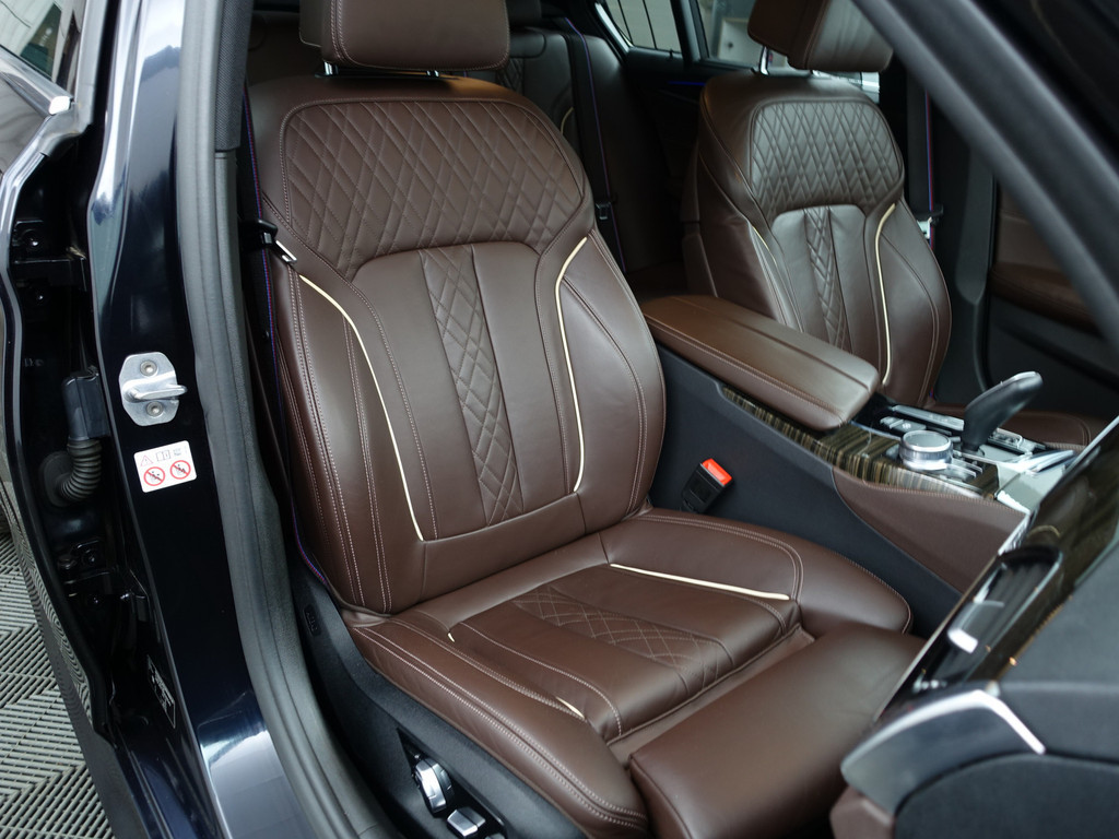 
BMW 5 Serie 530e iPerformance M Sport Aut- Schuifdak, Memory, 360 Camera, Stuur/Stoelverwarming, Sfeerverlichting vol									