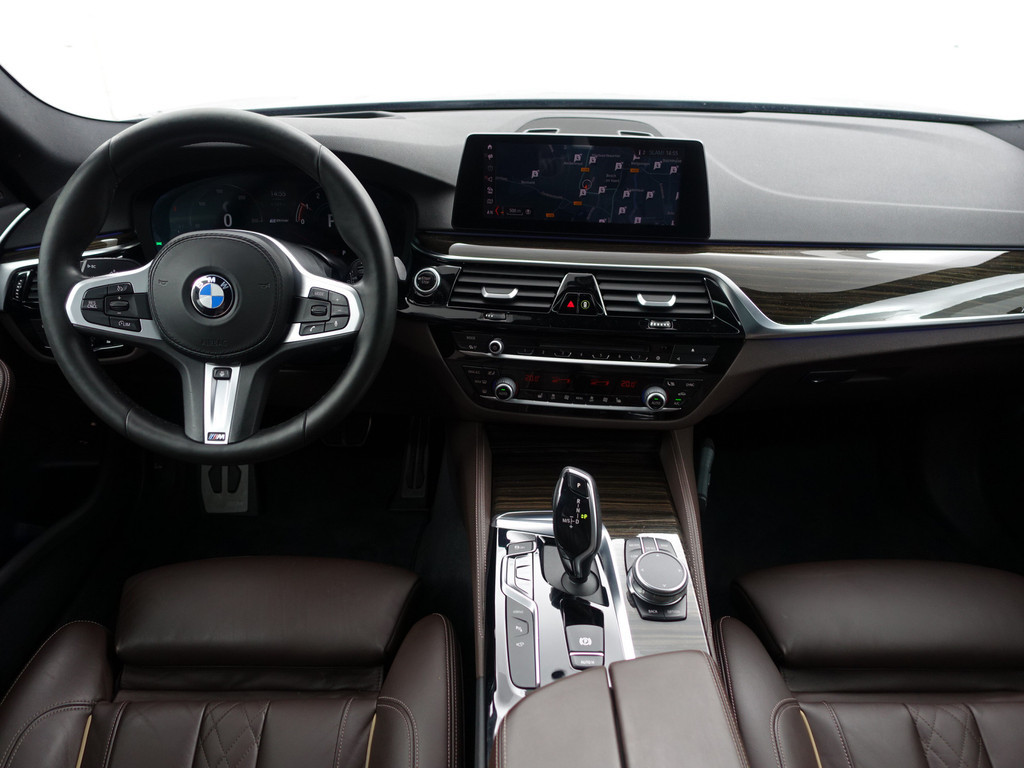 
BMW 5 Serie 530e iPerformance M Sport Aut- Schuifdak, Memory, 360 Camera, Stuur/Stoelverwarming, Sfeerverlichting vol									
