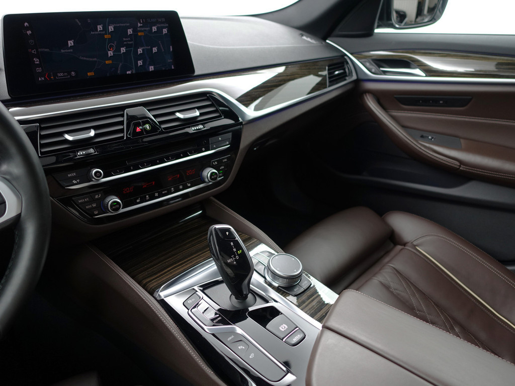
BMW 5 Serie 530e iPerformance M Sport Aut- Schuifdak, Memory, 360 Camera, Stuur/Stoelverwarming, Sfeerverlichting vol									
