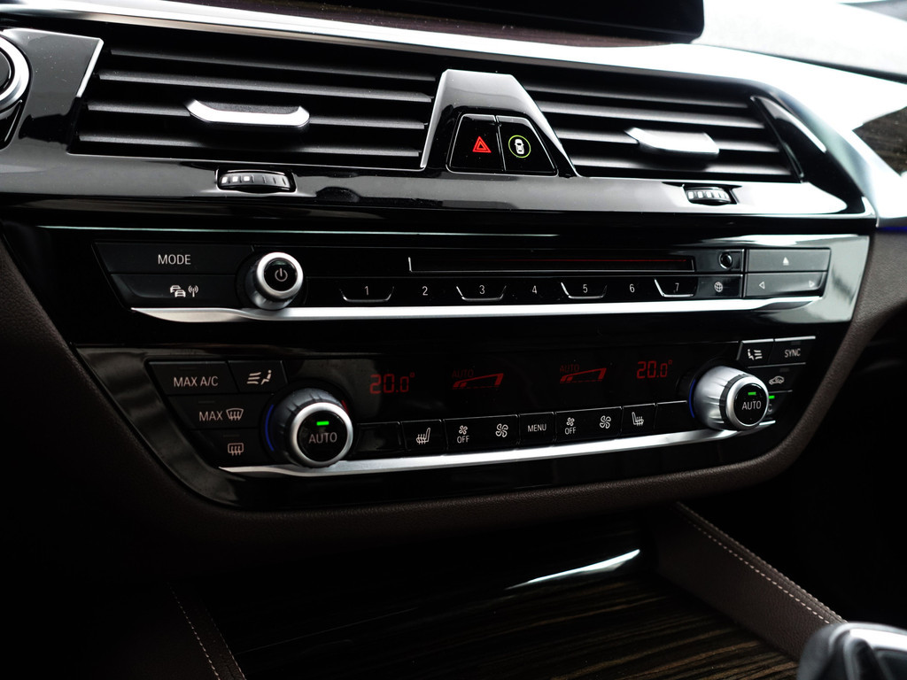 
BMW 5 Serie 530e iPerformance M Sport Aut- Schuifdak, Memory, 360 Camera, Stuur/Stoelverwarming, Sfeerverlichting vol									