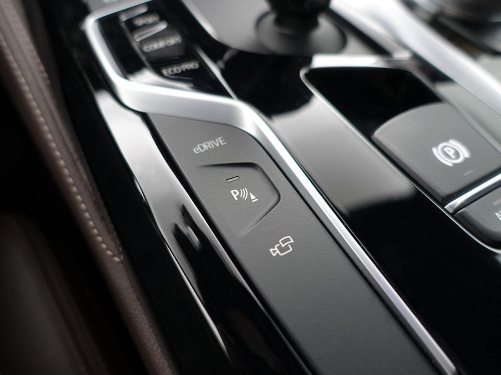 
BMW 5 Serie 530e iPerformance M Sport Aut- Schuifdak, Memory, 360 Camera, Stuur/Stoelverwarming, Sfeerverlichting vol									