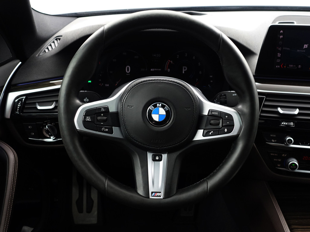 
BMW 5 Serie 530e iPerformance M Sport Aut- Schuifdak, Memory, 360 Camera, Stuur/Stoelverwarming, Sfeerverlichting vol									