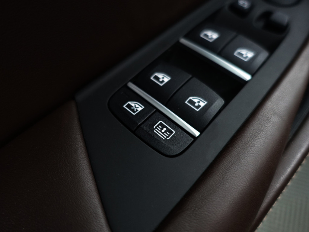 
BMW 5 Serie 530e iPerformance M Sport Aut- Schuifdak, Memory, 360 Camera, Stuur/Stoelverwarming, Sfeerverlichting vol									