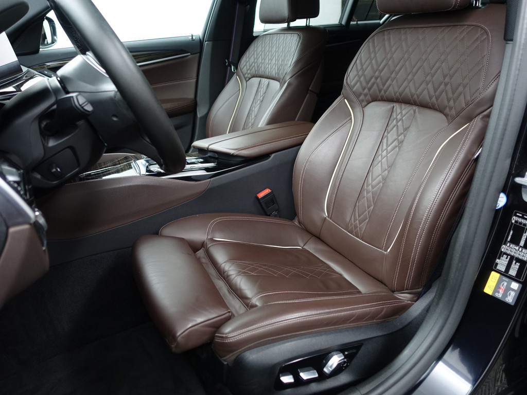 
BMW 5 Serie 530e iPerformance M Sport Aut- Schuifdak, Memory, 360 Camera, Stuur/Stoelverwarming, Sfeerverlichting vol									