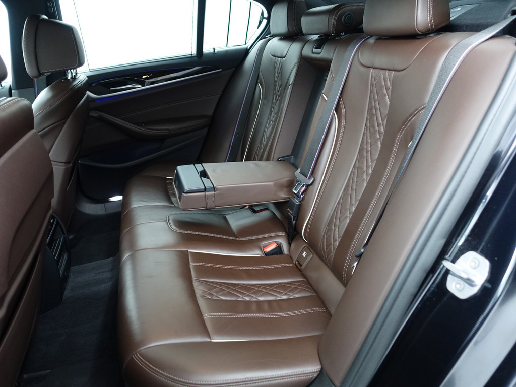 
BMW 5 Serie 530e iPerformance M Sport Aut- Schuifdak, Memory, 360 Camera, Stuur/Stoelverwarming, Sfeerverlichting vol									