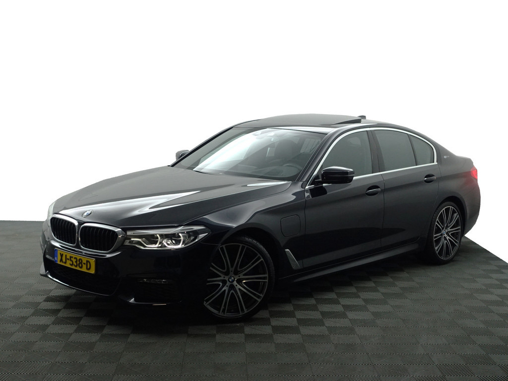
BMW 5 Serie 530e iPerformance M Sport Aut- Schuifdak, Memory, 360 Camera, Stuur/Stoelverwarming, Sfeerverlichting vol									