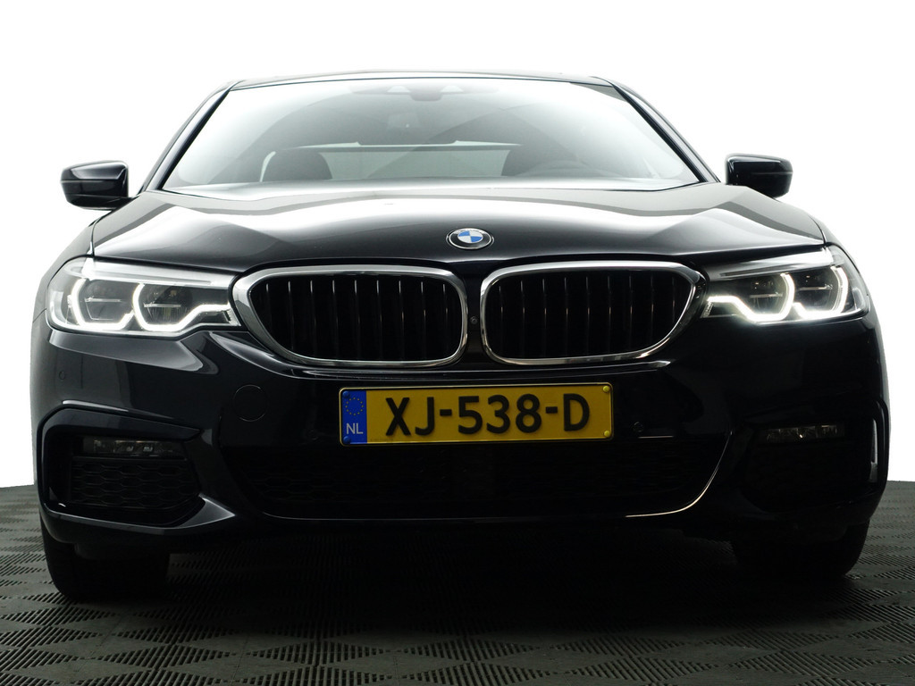 
BMW 5 Serie 530e iPerformance M Sport Aut- Schuifdak, Memory, 360 Camera, Stuur/Stoelverwarming, Sfeerverlichting vol									