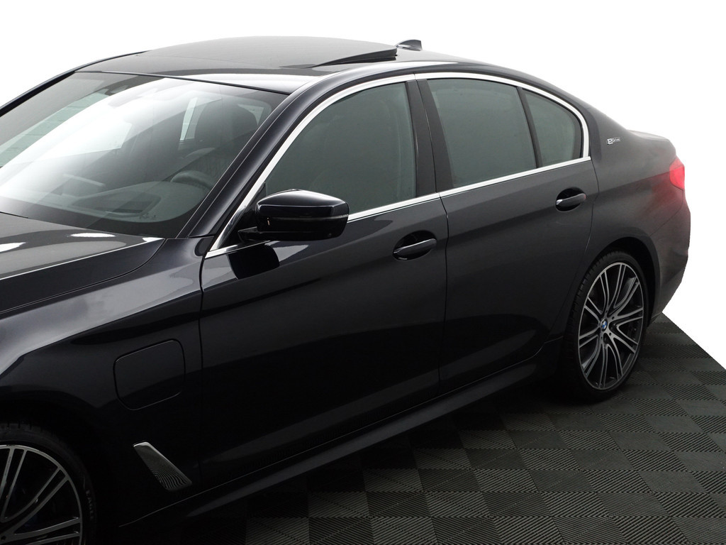 
BMW 5 Serie 530e iPerformance M Sport Aut- Schuifdak, Memory, 360 Camera, Stuur/Stoelverwarming, Sfeerverlichting vol									