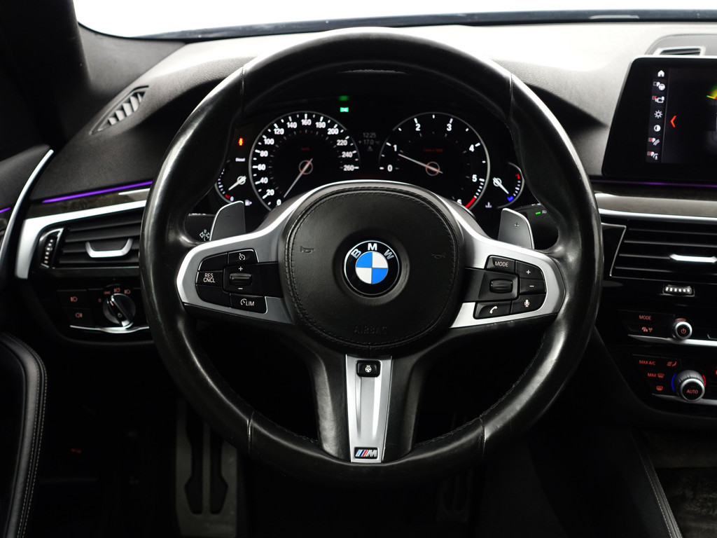 
BMW 5 Serie 520d xDrive M Sport Aut- Design Leder Interieur, Sfeerverlichting, Memory, Stuur/Stoelverwarming, Standkachel vol									