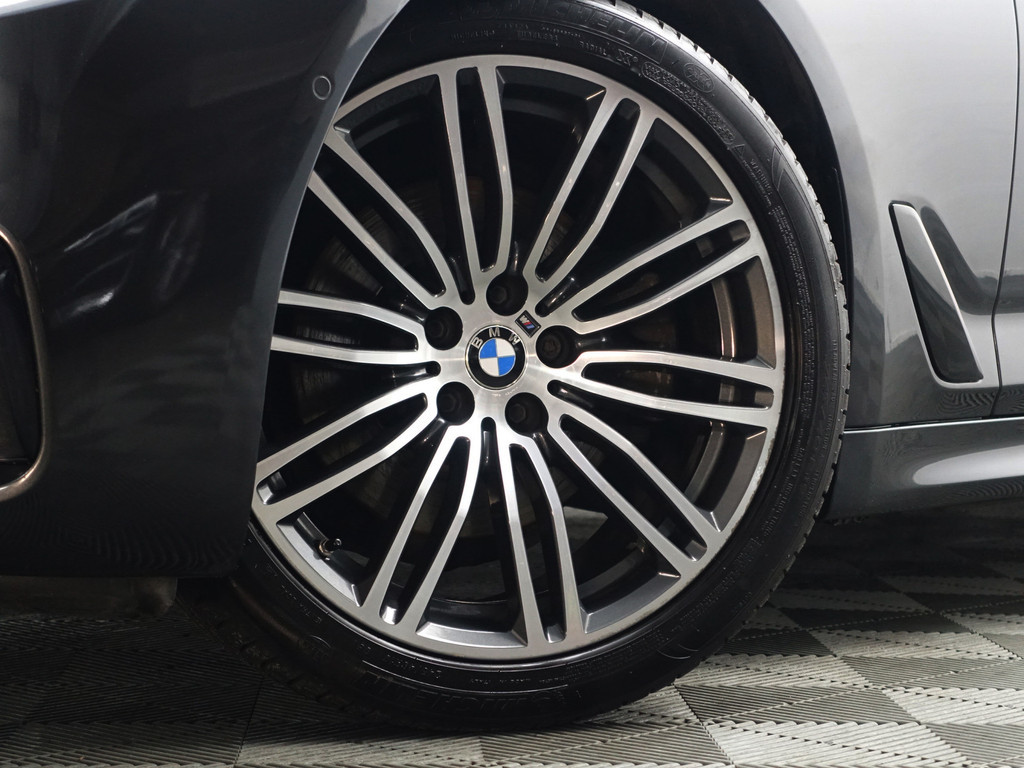 
BMW 5 Serie 520d xDrive M Sport Aut- Design Leder Interieur, Sfeerverlichting, Memory, Stuur/Stoelverwarming, Standkachel vol									