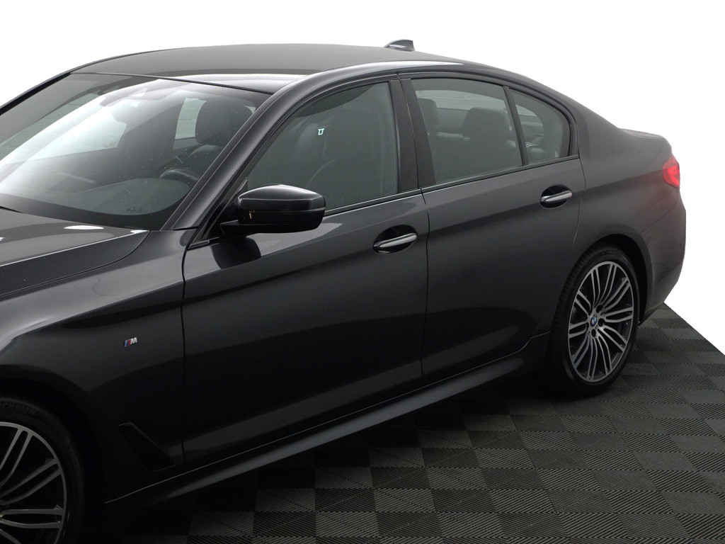 
BMW 5 Serie 520d xDrive M Sport Aut- Design Leder Interieur, Sfeerverlichting, Memory, Stuur/Stoelverwarming, Standkachel vol									