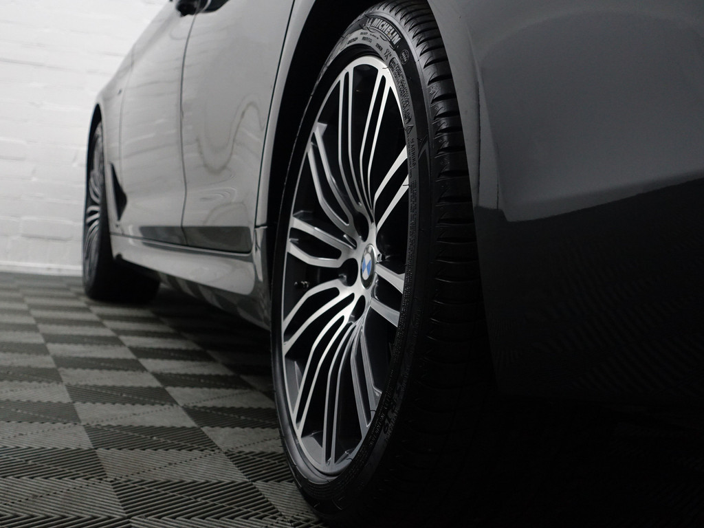 
BMW 5 Serie 520d xDrive M Sport Aut- Design Leder Interieur, Sfeerverlichting, Memory, Stuur/Stoelverwarming, Standkachel vol									