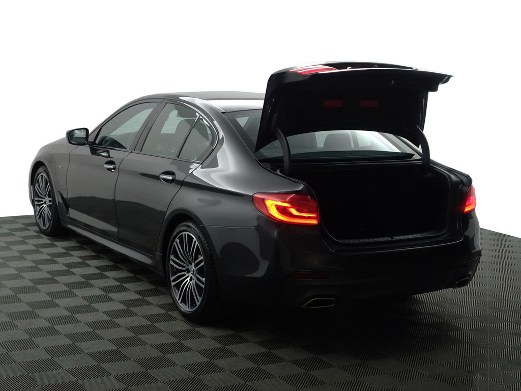 
BMW 5 Serie 520d xDrive M Sport Aut- Design Leder Interieur, Sfeerverlichting, Memory, Stuur/Stoelverwarming, Standkachel vol									