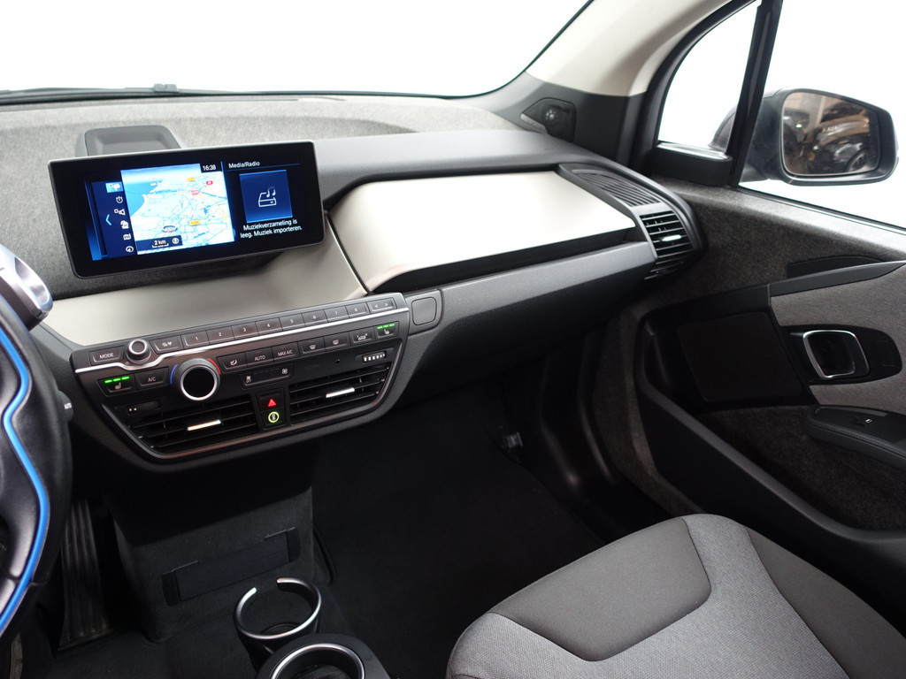 
								BMW i3 Basis iPerformance 94Ah 33 kWh M Sport- Panoramadak, Harman Kardon, Camera, Navi, Xenon Led, Stoelverwarming vol									