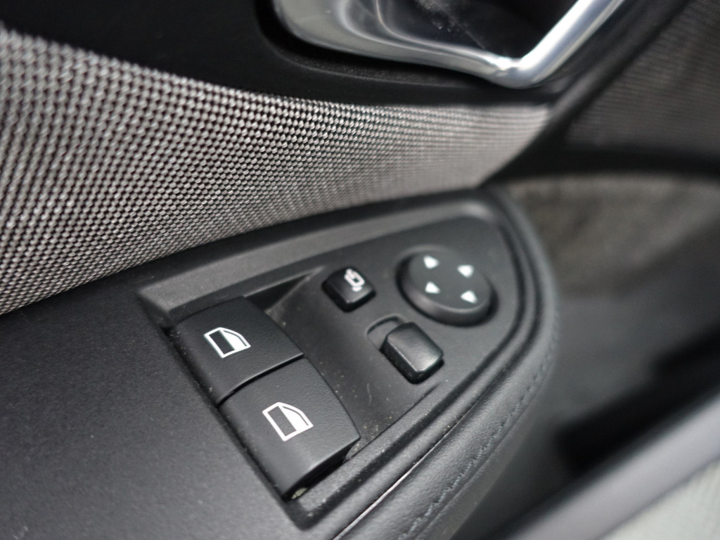 
								BMW i3 Basis iPerformance 94Ah 33 kWh M Sport- Panoramadak, Harman Kardon, Camera, Navi, Xenon Led, Stoelverwarming vol									