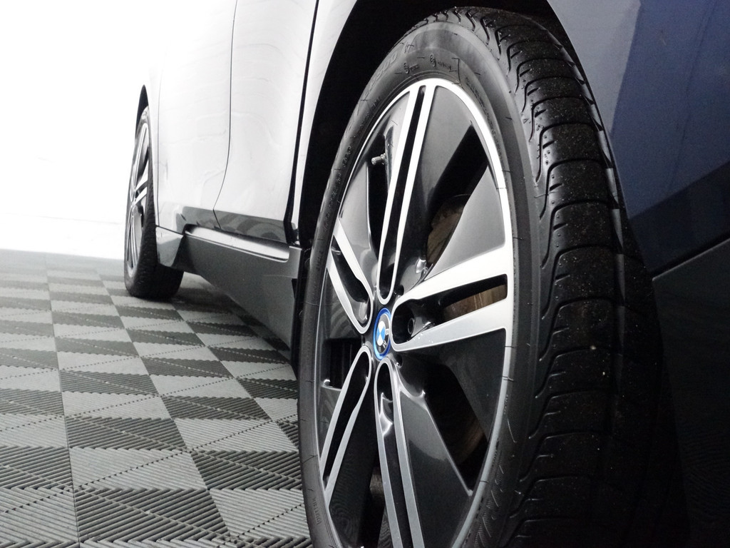 
								BMW i3 Basis iPerformance 94Ah 33 kWh M Sport- Panoramadak, Harman Kardon, Camera, Navi, Xenon Led, Stoelverwarming vol									
