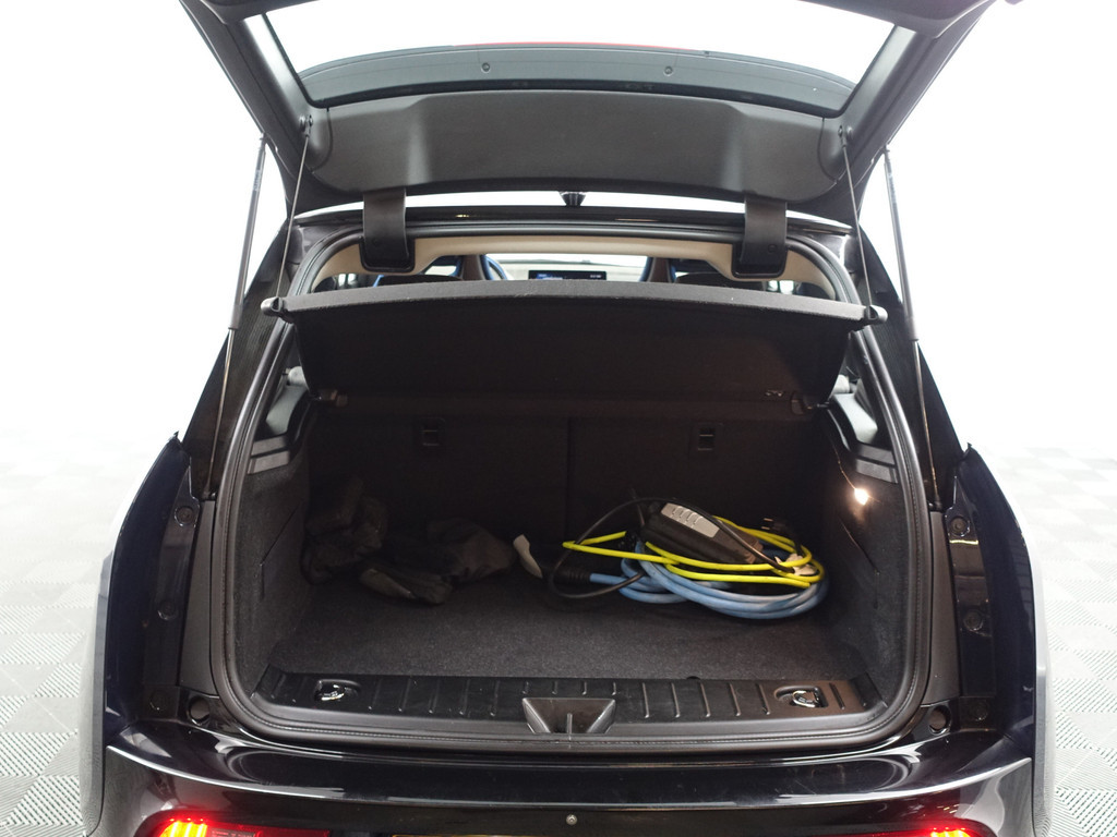 
								BMW i3 Basis iPerformance 94Ah 33 kWh M Sport- Panoramadak, Harman Kardon, Camera, Navi, Xenon Led, Stoelverwarming vol									