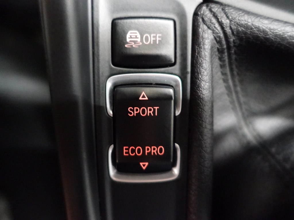 
BMW 3-serie 320i High Executive- Clima, Led, Dynamic Select, Cruise vol									