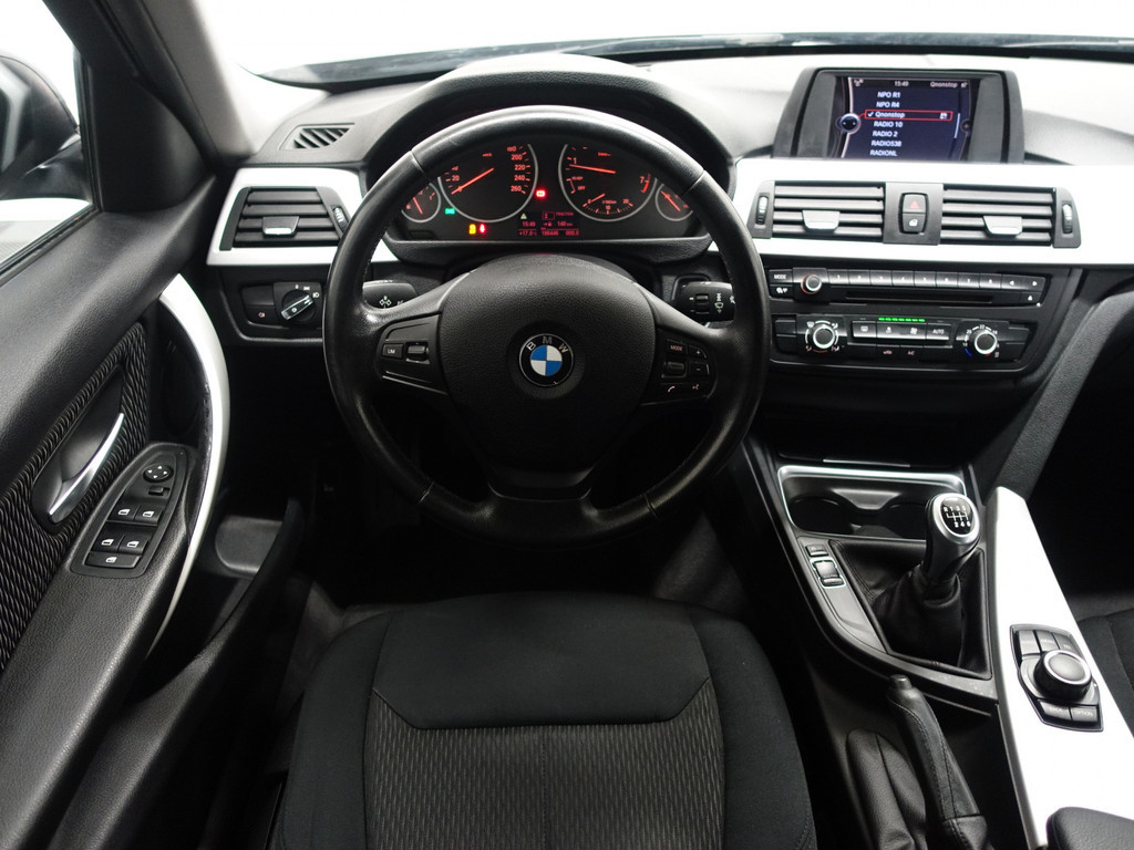 
BMW 3-serie 320i High Executive- Clima, Led, Dynamic Select, Cruise vol									