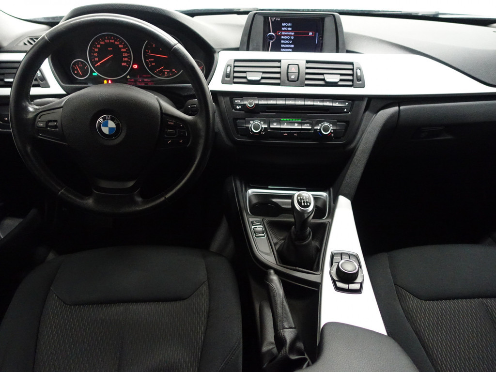 
BMW 3-serie 320i High Executive- Clima, Led, Dynamic Select, Cruise vol									