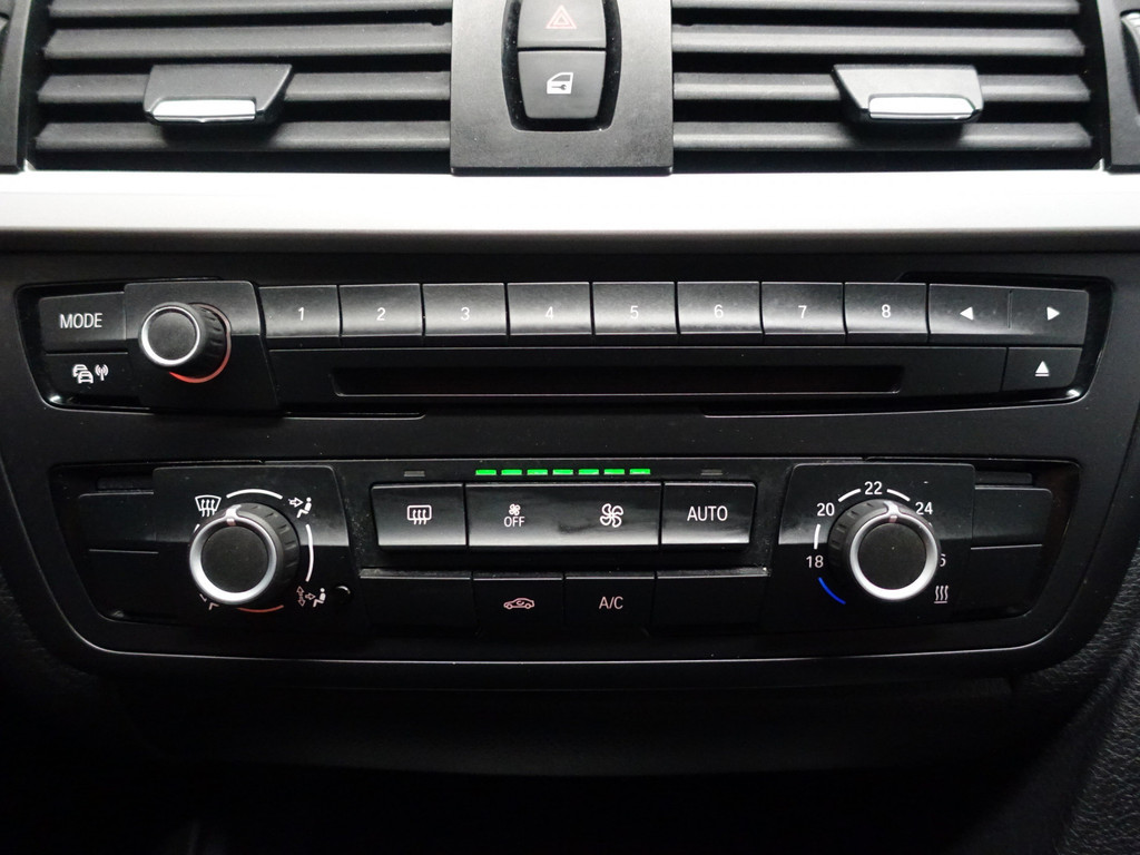 
BMW 3-serie 320i High Executive- Clima, Led, Dynamic Select, Cruise vol									