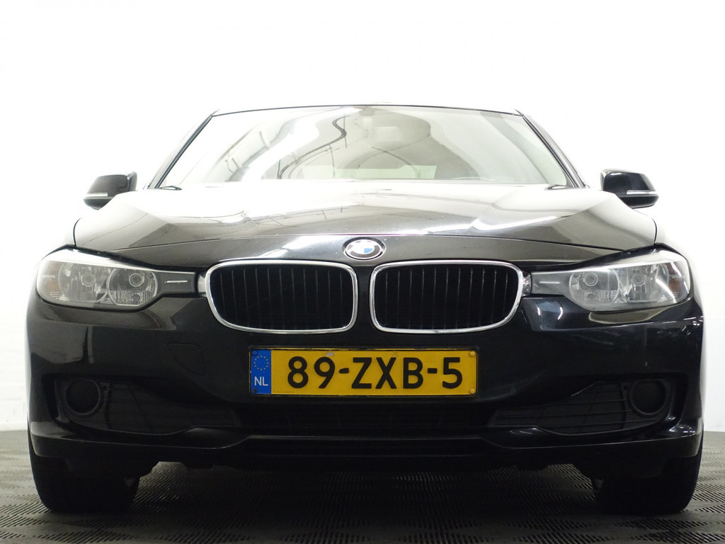 
BMW 3-serie 320i High Executive- Clima, Led, Dynamic Select, Cruise vol									