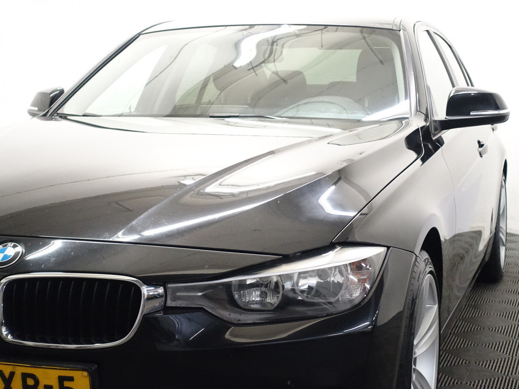 
BMW 3-serie 320i High Executive- Clima, Led, Dynamic Select, Cruise vol									