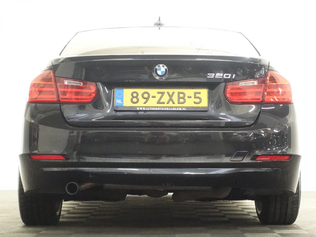 
BMW 3-serie 320i High Executive- Clima, Led, Dynamic Select, Cruise vol									