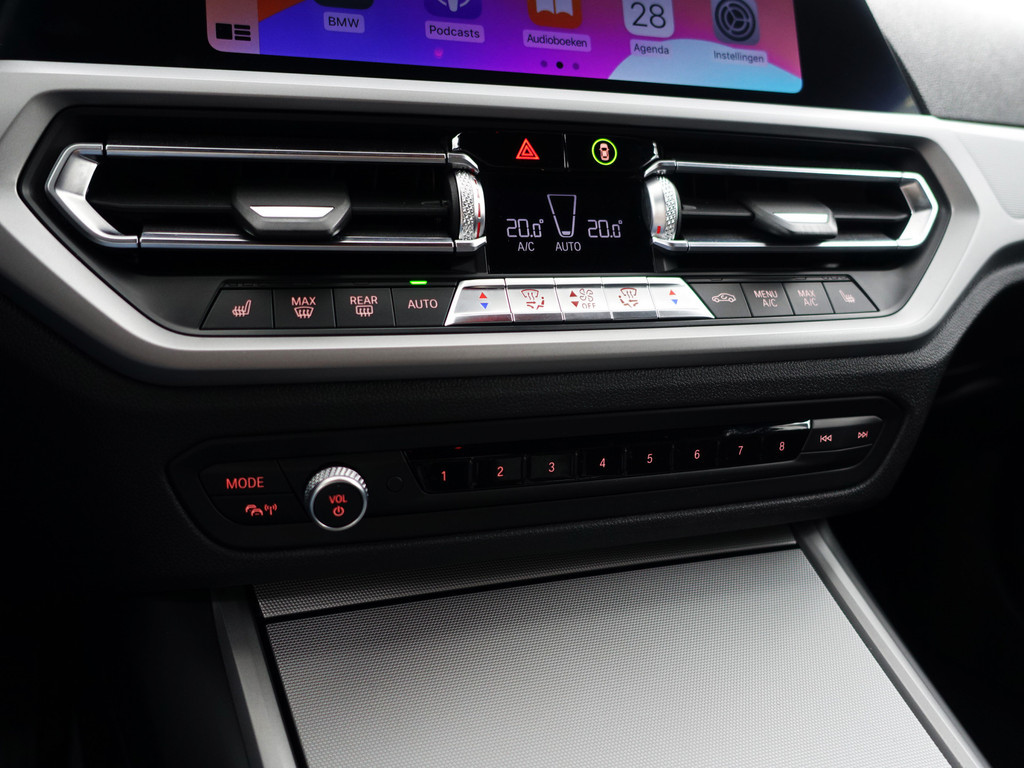 
BMW 3-serie 330e eDrive M Sport Aut- Harman Kardon, CarPlay, 360 Camera, Sport Leder Interieur, Virtual Cockpit, Xenon Led vol									