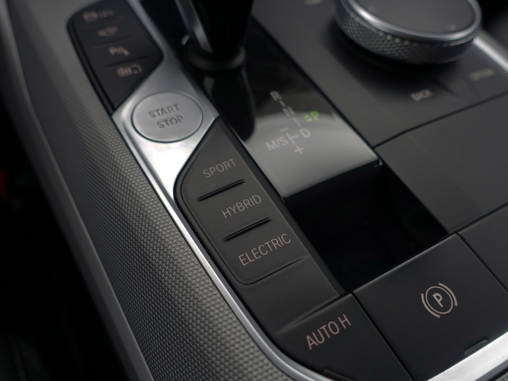 
BMW 3-serie 330e eDrive M Sport Aut- Harman Kardon, CarPlay, 360 Camera, Sport Leder Interieur, Virtual Cockpit, Xenon Led vol									